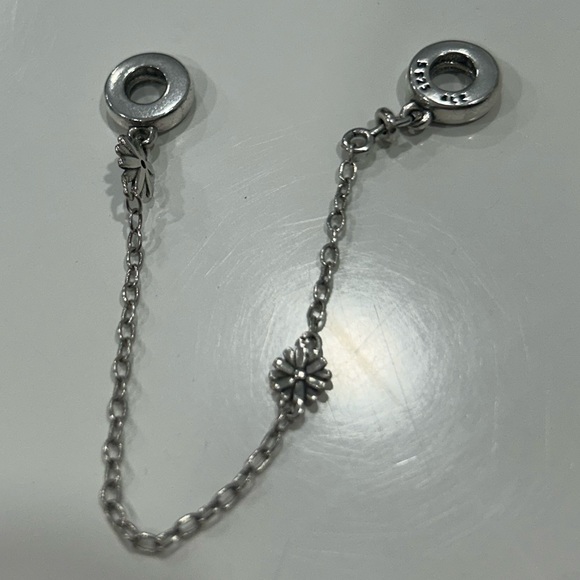 Pandora Daisy Flower Safety Chain Charm - Picture 5 of 6